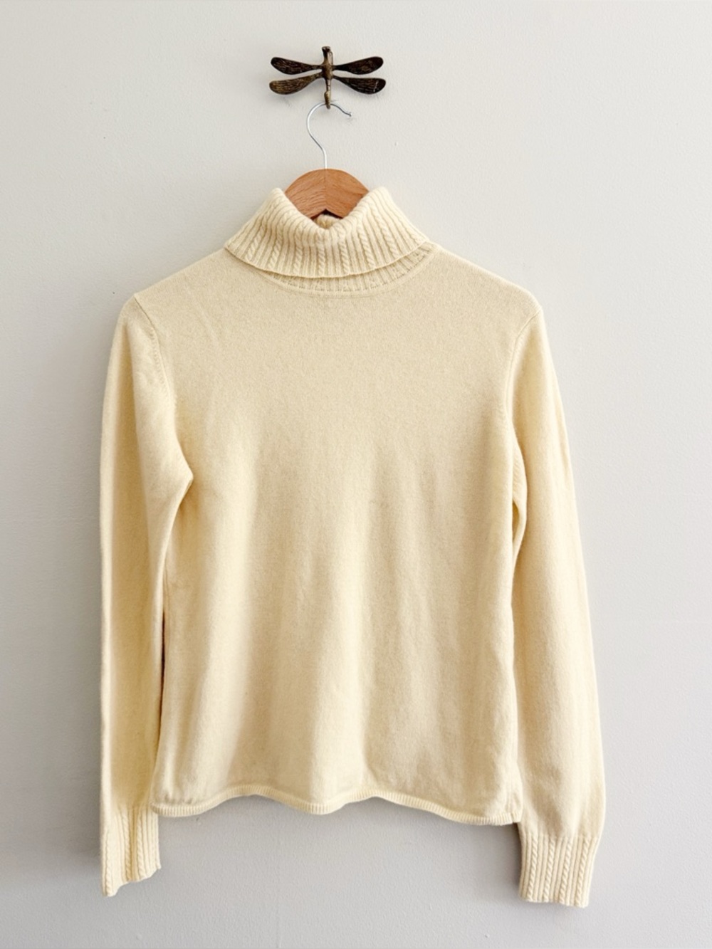 Vintage Cashmere Knit Cream Turtleneck Sweater